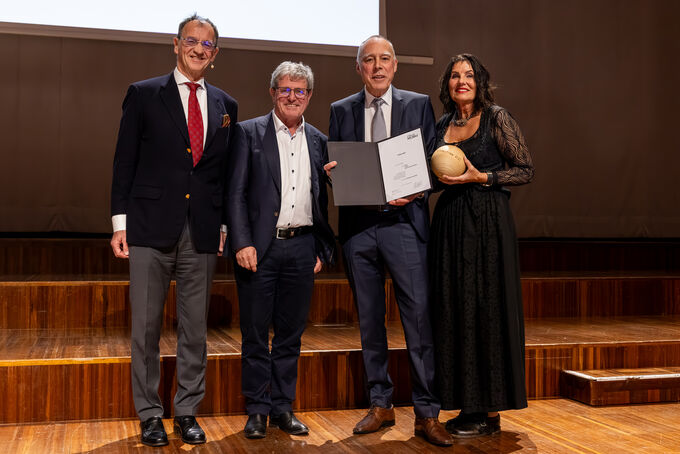 Honouring Manfred Brandstätter at the International Holzbau Forum 2025.