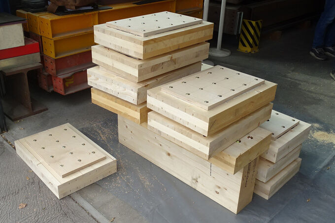 Finished workpieces from the practical work carried out during the seminar Kleben im Holzbau 2024.
