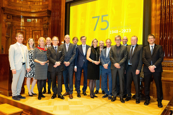 Group photo of the speakers and management staff of Holzforschung Austria.