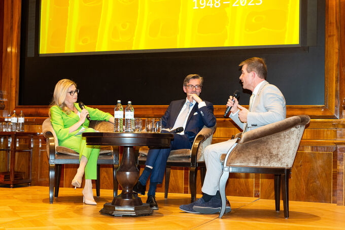 Christa Kummer interviews Georg C. Niedersüß and Gerhard Grüll.