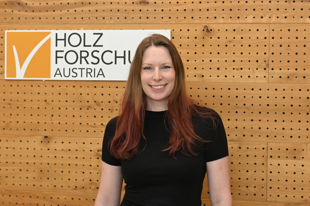 Elisabeth Habla im Studio der Holzforschung Austria.