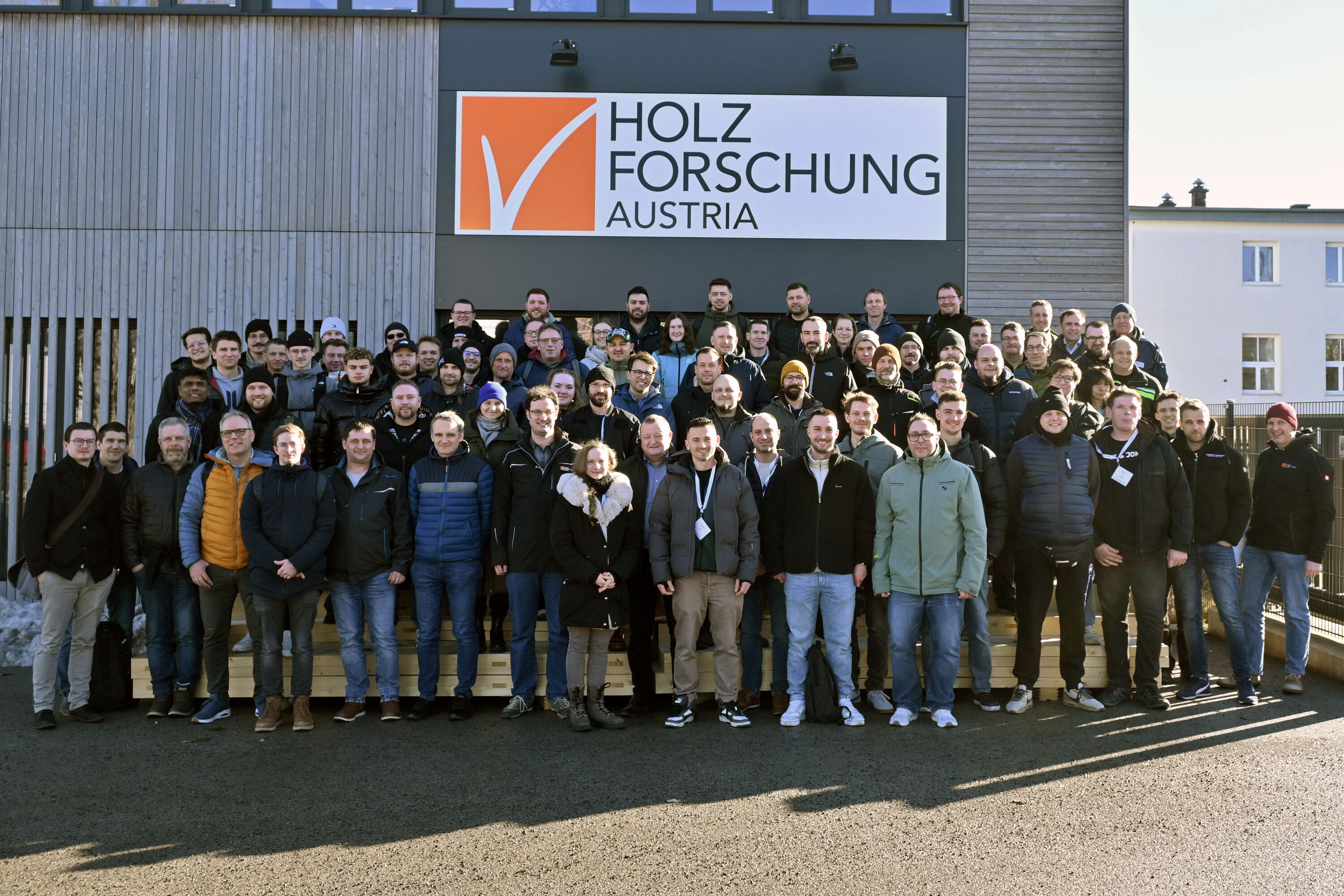 Group photo of the Leimmeisterkurs 2026 in front of the Holzforschung Austria logo.